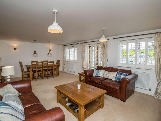 2 bedroom barn conversion to rent