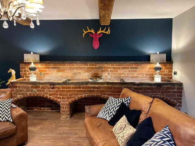 2 bedroom barn conversion to rent