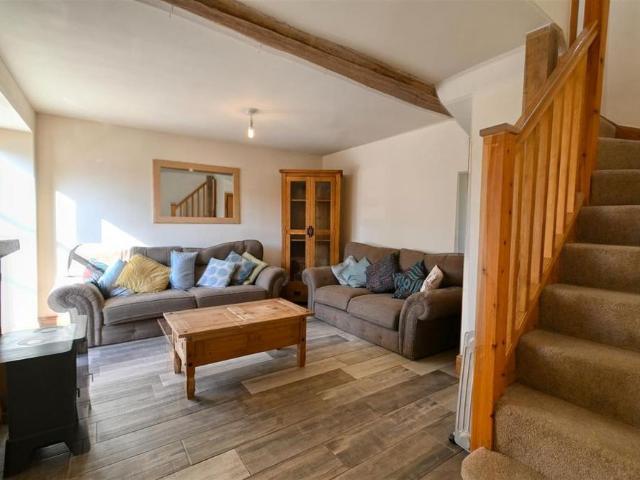 2 bedroom barn conversion to rent