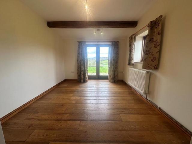 2 bedroom barn conversion to rent