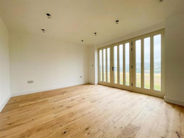 2 bedroom barn conversion to rent
