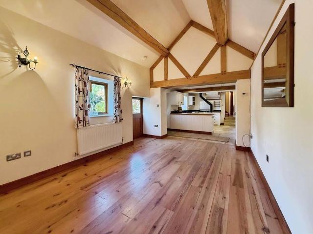 2 bedroom barn conversion to rent