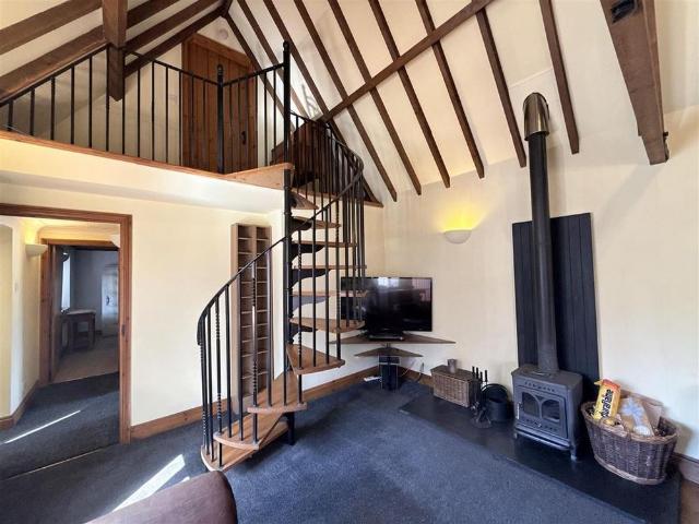 2 bedroom barn conversion to rent