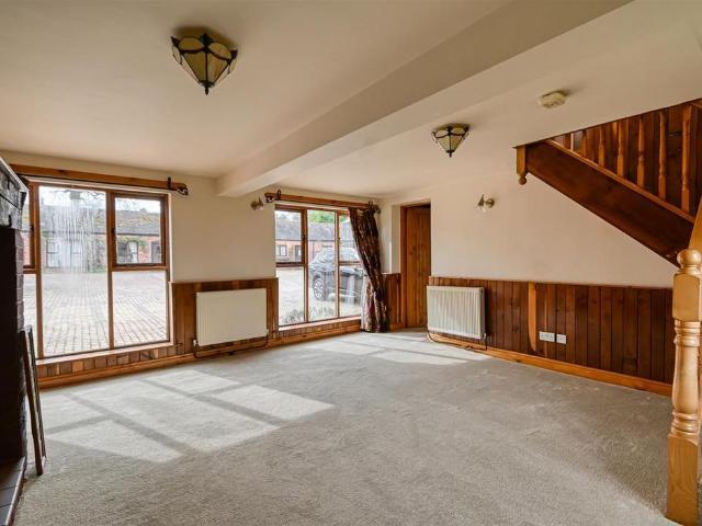 2 bedroom barn conversion to rent