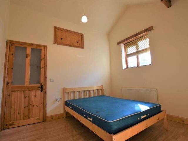 2 bedroom barn conversion to rent