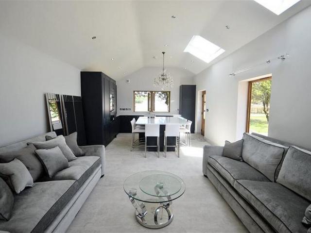 2 bedroom barn conversion to rent