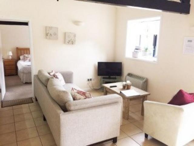 2 bedroom barn conversion to rent