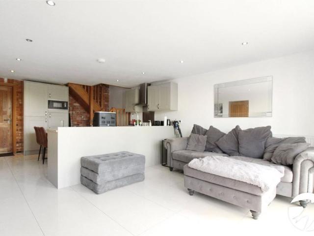 2 bedroom barn conversion to rent