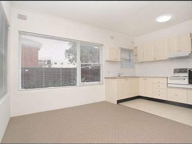2 BEDROOM BEACHSIDE CONVENIENCE