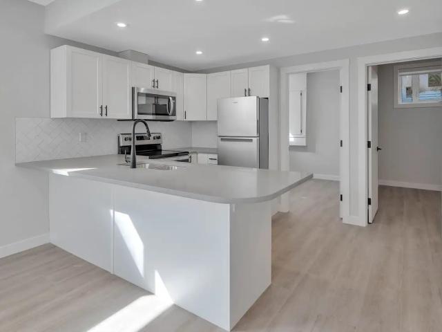 2 Bedroom Beautiful & Modern, Bright and Cozy