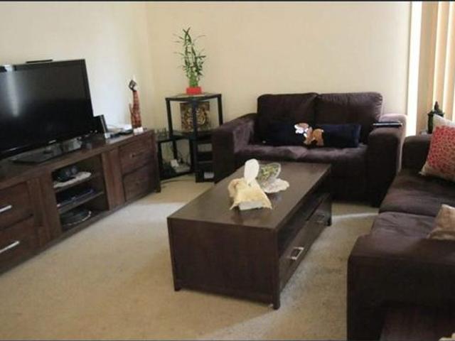2 bedroom Belmont house with garage, garden, and easy access to Geelong CBD
