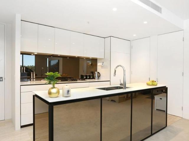 2 Bedroom Apartment Benowa, QLD 102721074