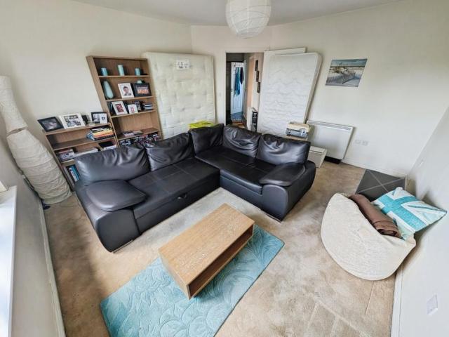 2 bedroom block of apartments to rent