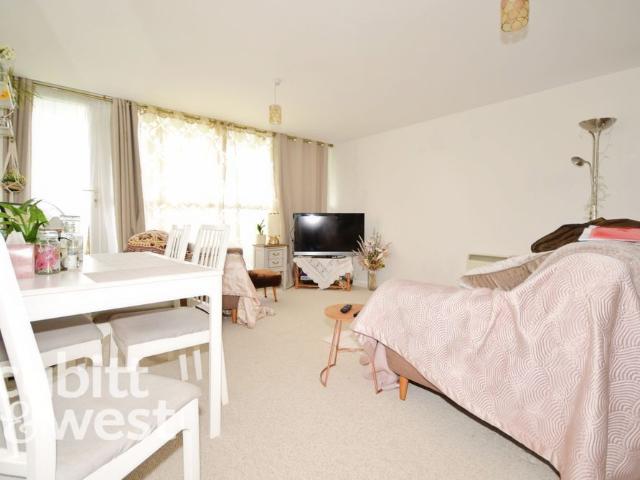 2 bedroom block of apartments to rent