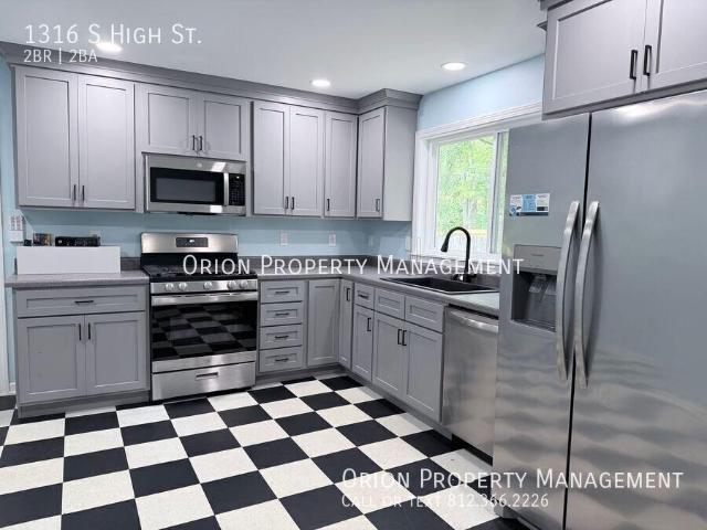 2 bedroom, Bloomington IN 47401 105212156