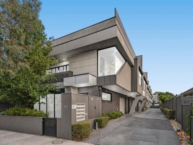 2 Bedroom House Brunswick East VIC 102768695