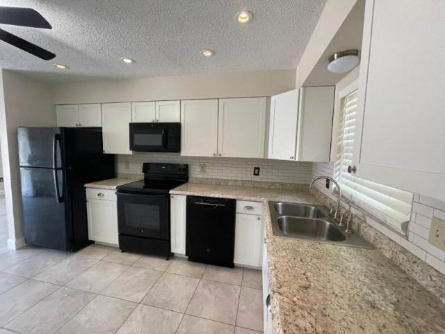 2 bedroom, Bradenton FL 34210 LS105735408