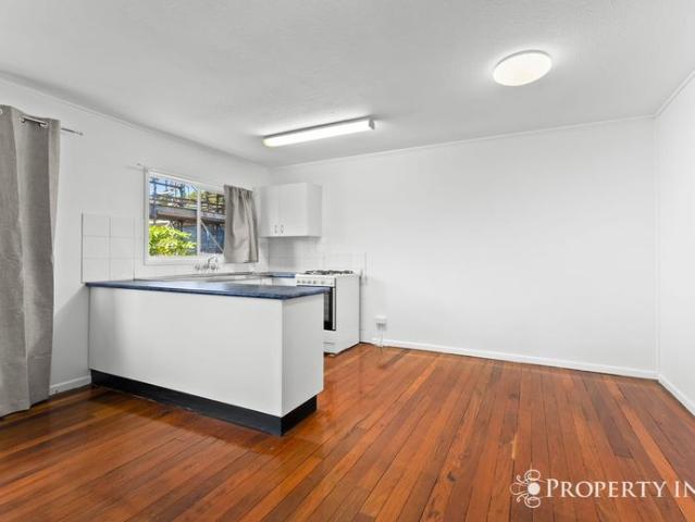 2 Bedroom Brick Unit with Lock Up Garage