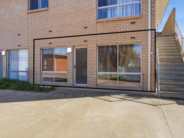 2 Bedroom Brick unit in Great Location