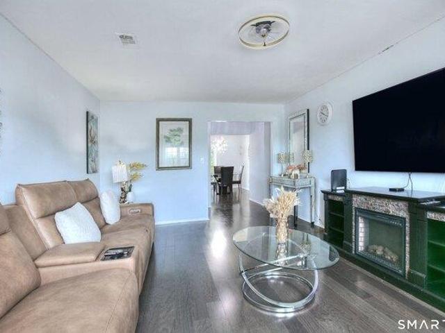 2 bedroom, Bridgeport CT 06606 104719928