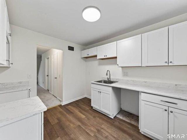 2 bedroom, Bristol CT 06010 105551717