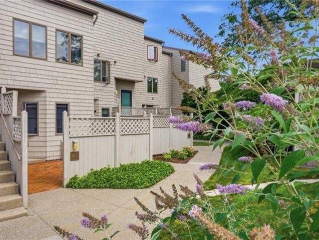 2 bedroom, Bristol RI 02809 105402554