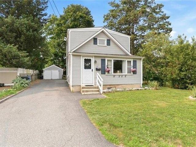 2 bedroom, Bristol RI 02809 105512270