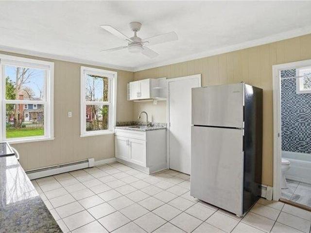 2 bedroom, Bristol RI 02809 105589060