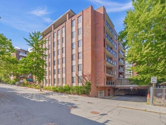 2 bedroom, Brookline MA 02446 105439152