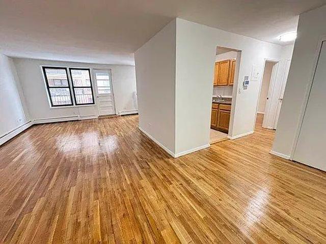 2 bedroom, Bronx NY 10465 LS95477700