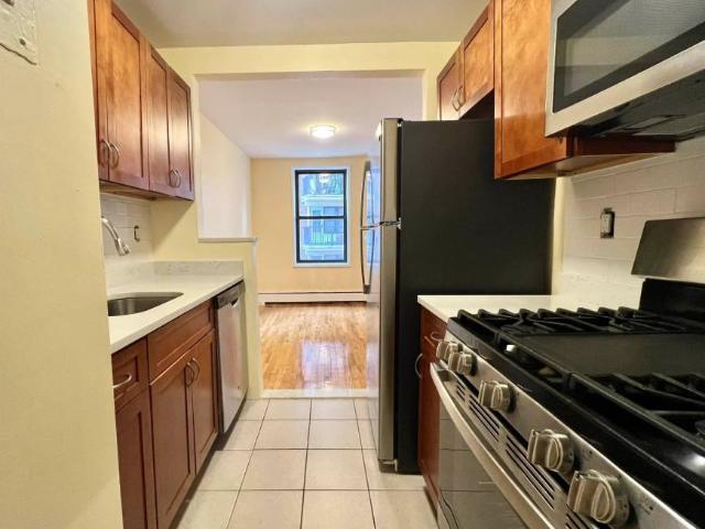 2 bedroom, Bronx NY 10465 LS97500699
