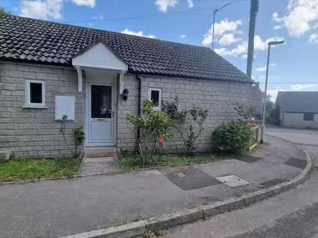 2 bedroom bungalow for rent in Church Close, Evercreech, BA4
