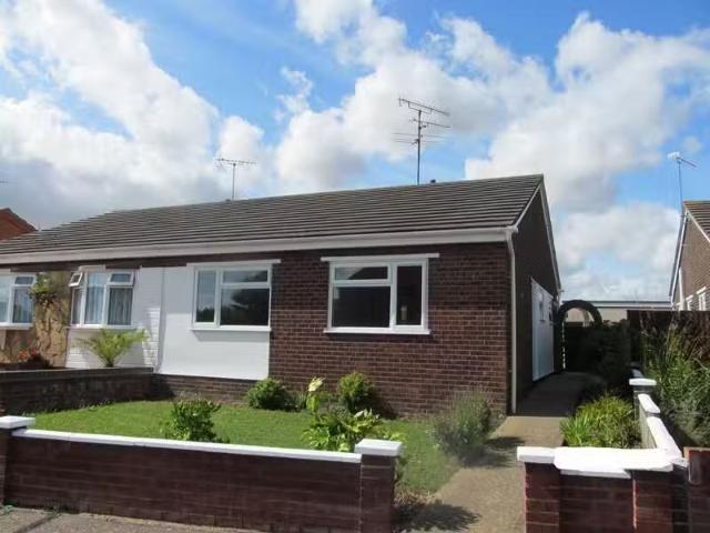 2 bedroom bungalow for rent in Abbott Road, Dovercourt, Harwic.