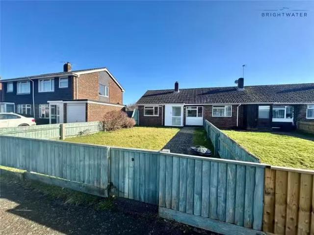 2 bedroom bungalow for rent in Gardner Road, Ringwood, Hampshi.