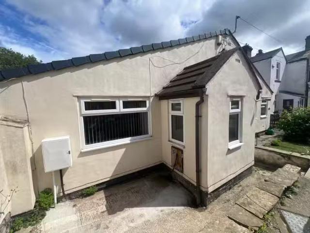 2 bedroom bungalow for rent in Garden Field, Wyke, Bradford, B.