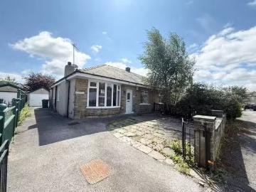 2 bedroom bungalow for rent in Glenholm Road, Baildon, Shipley.