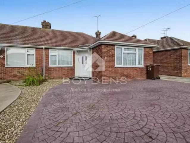 2 bedroom bungalow for rent in Dove Crescent, Harwich, CO12