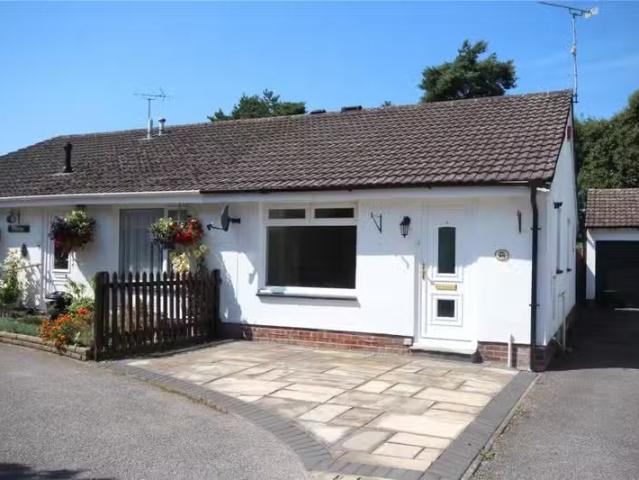2 bedroom bungalow for rent in Kingfisher Way, Ringwood, Hamps.