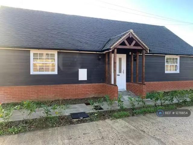 2 bedroom bungalow for rent in Little Warley Hall Lane, Little.
