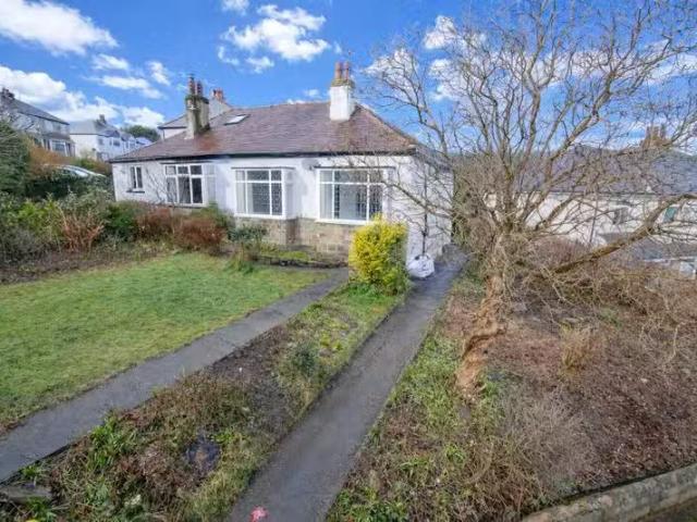 2 bedroom bungalow for rent in Moorlea Drive, Baildon, Shipley.