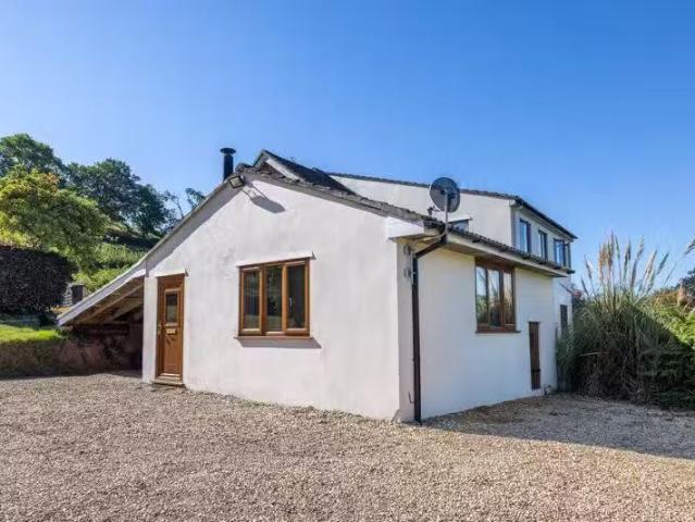 2 bedroom bungalow for rent in Northtown Lane, North Wootton.