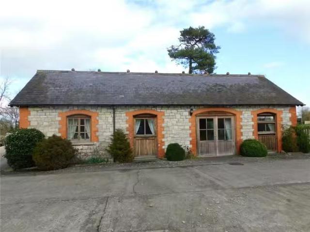 2 bedroom bungalow for rent in South Barrow, Yeovil, Somerset.