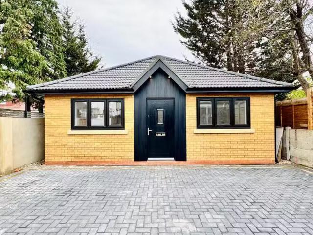 2 bedroom bungalow for rent in Pincott Road, Bexleyheath, Kent.