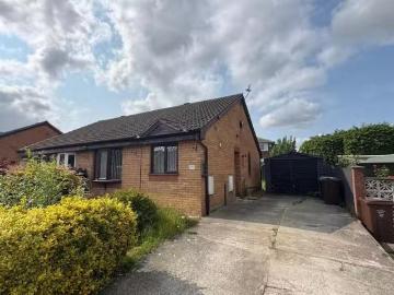 2 bedroom bungalow for rent in Royds Park Crescent, Wyke, BD12