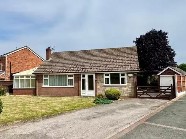 2 bedroom bungalow for rent in The Fields, Willaston, Nantwich.