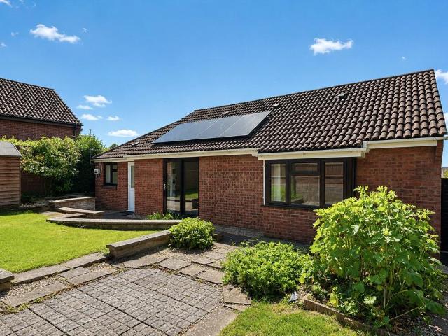 2 bedroom bungalow for sale