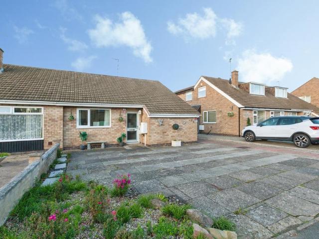 2 bedroom bungalow for sale