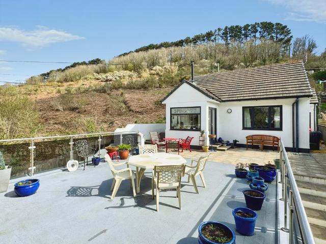 2 bedroom detached house for sale