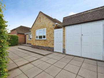 2 bedroom bungalow for sale