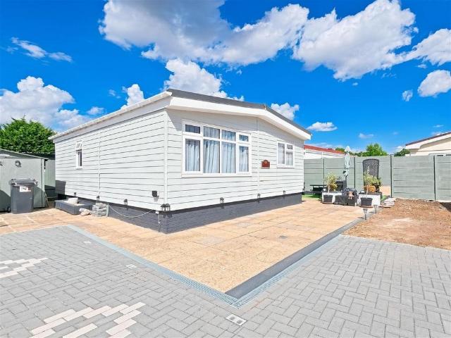 2 bedroom bungalow for sale